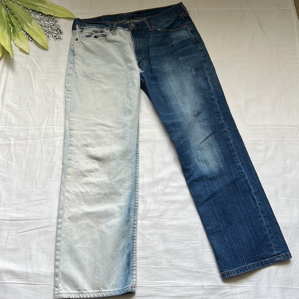 ⭐️levi's 514 Split Bleach Jeans